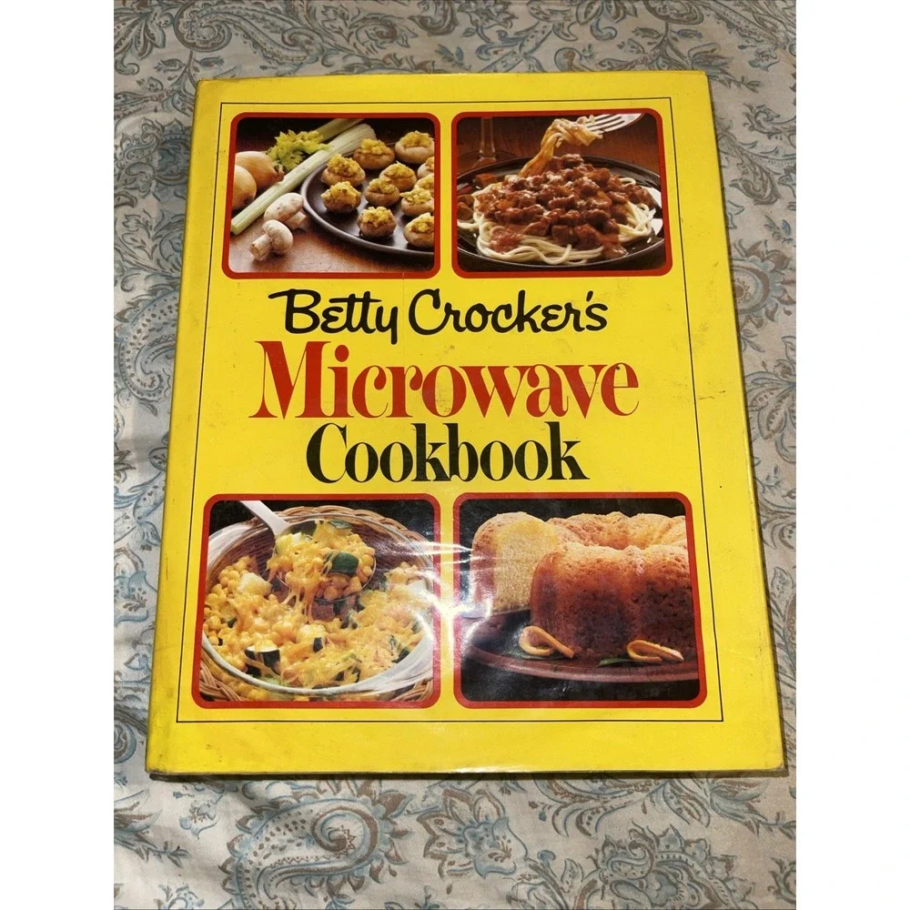 Vintage 1981 Betty Crocker's Microwave Cookbook Hardcover Quick Meal Recipes‎